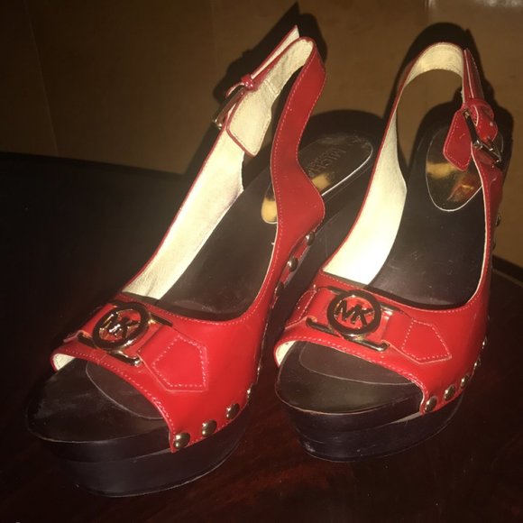 Sleek red Michael Kors wedges - Picture 1 of 5
